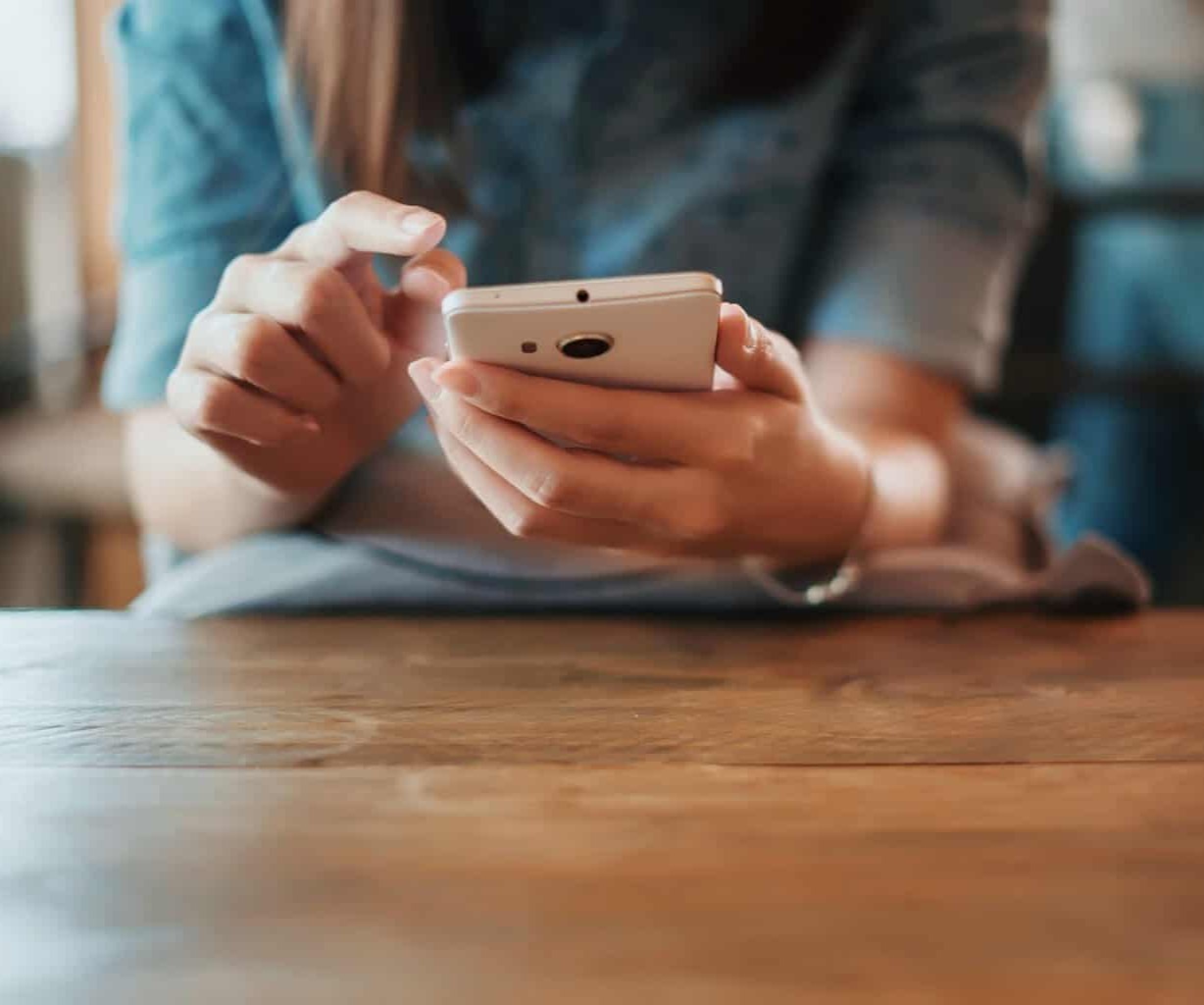 SMARTPHONE FUORI DALLE AULE: GLI STUDENTI CAMBIANO IDEA. AL VIA DA SETTEMBRE LA FORMAZIONE DEI DOCENTI SULL'USO CONSAPEVOLE DEL DIGITALE